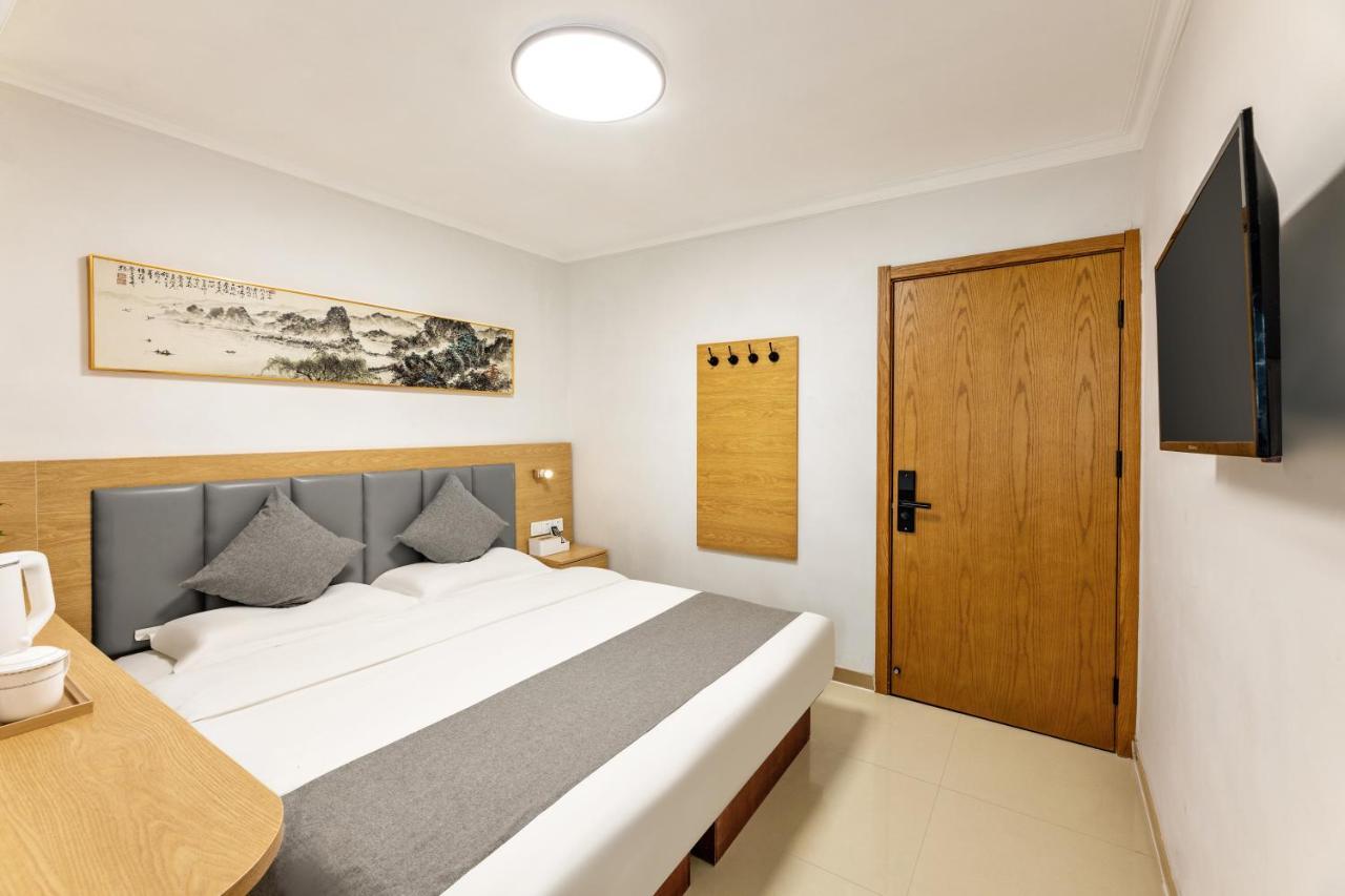 Happy Dragon Hotel - Close To Forbidden City&Wangfujing Street&Subway Nearby &Free Coffee & Free Laundry&English Speaking With Tour Services &Free Wifi Unlimited For Western Software Peking Exteriér fotografie