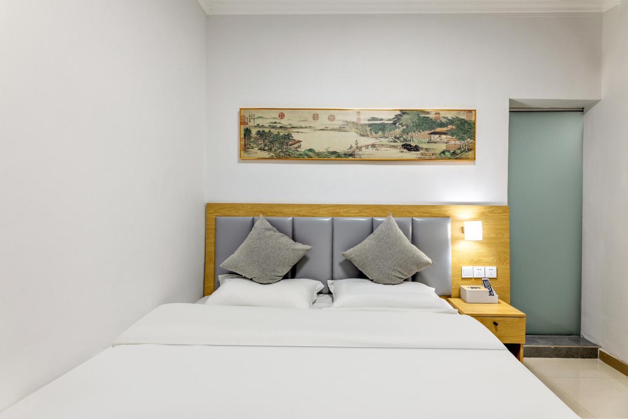 Happy Dragon Hotel - Close To Forbidden City&Wangfujing Street&Subway Nearby &Free Coffee & Free Laundry&English Speaking With Tour Services &Free Wifi Unlimited For Western Software Peking Exteriér fotografie