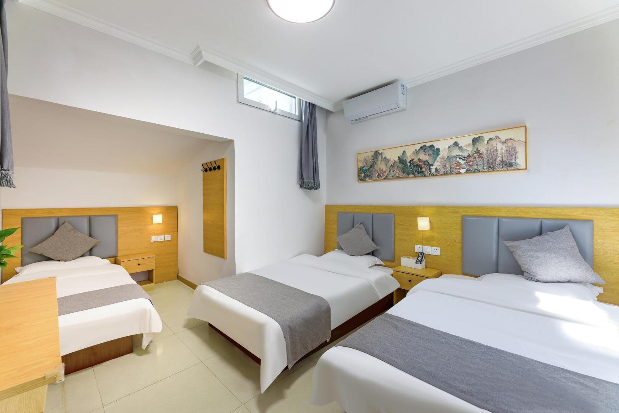 Happy Dragon Hotel - Close To Forbidden City&Wangfujing Street&Subway Nearby &Free Coffee & Free Laundry&English Speaking With Tour Services &Free Wifi Unlimited For Western Software Peking Exteriér fotografie