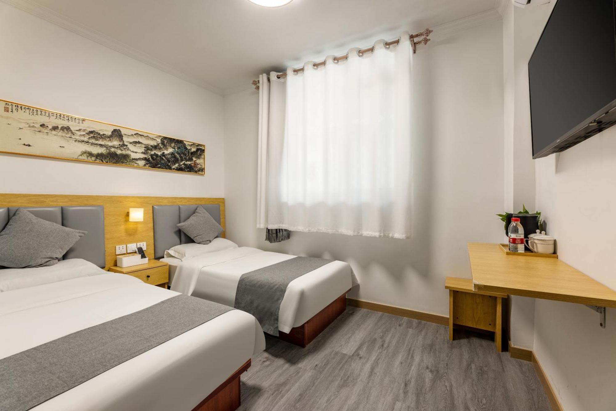 Happy Dragon Hotel - Close To Forbidden City&Wangfujing Street&Subway Nearby &Free Coffee & Free Laundry&English Speaking With Tour Services &Free Wifi Unlimited For Western Software Peking Exteriér fotografie