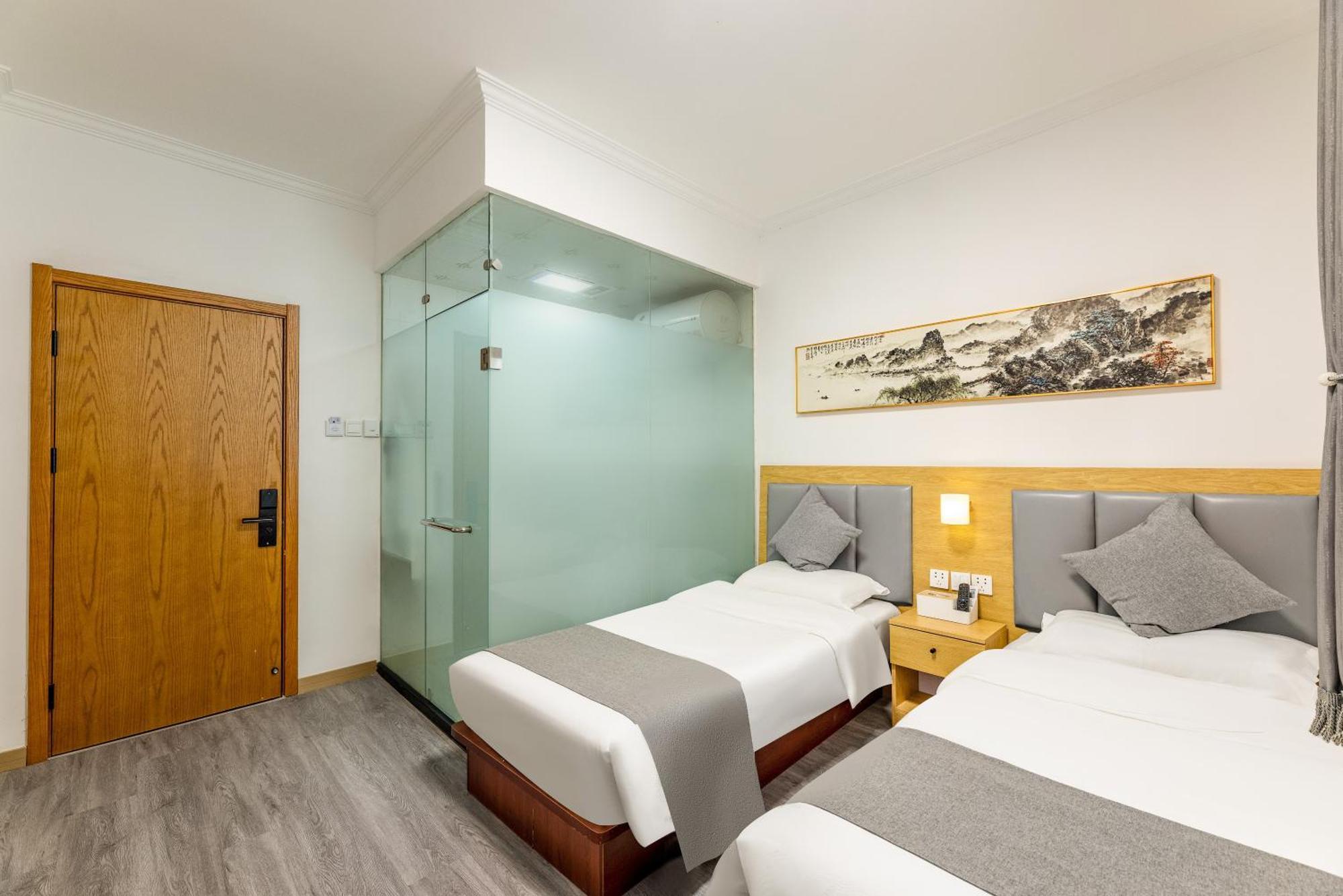 Happy Dragon Hotel - Close To Forbidden City&Wangfujing Street&Subway Nearby &Free Coffee & Free Laundry&English Speaking With Tour Services &Free Wifi Unlimited For Western Software Peking Exteriér fotografie